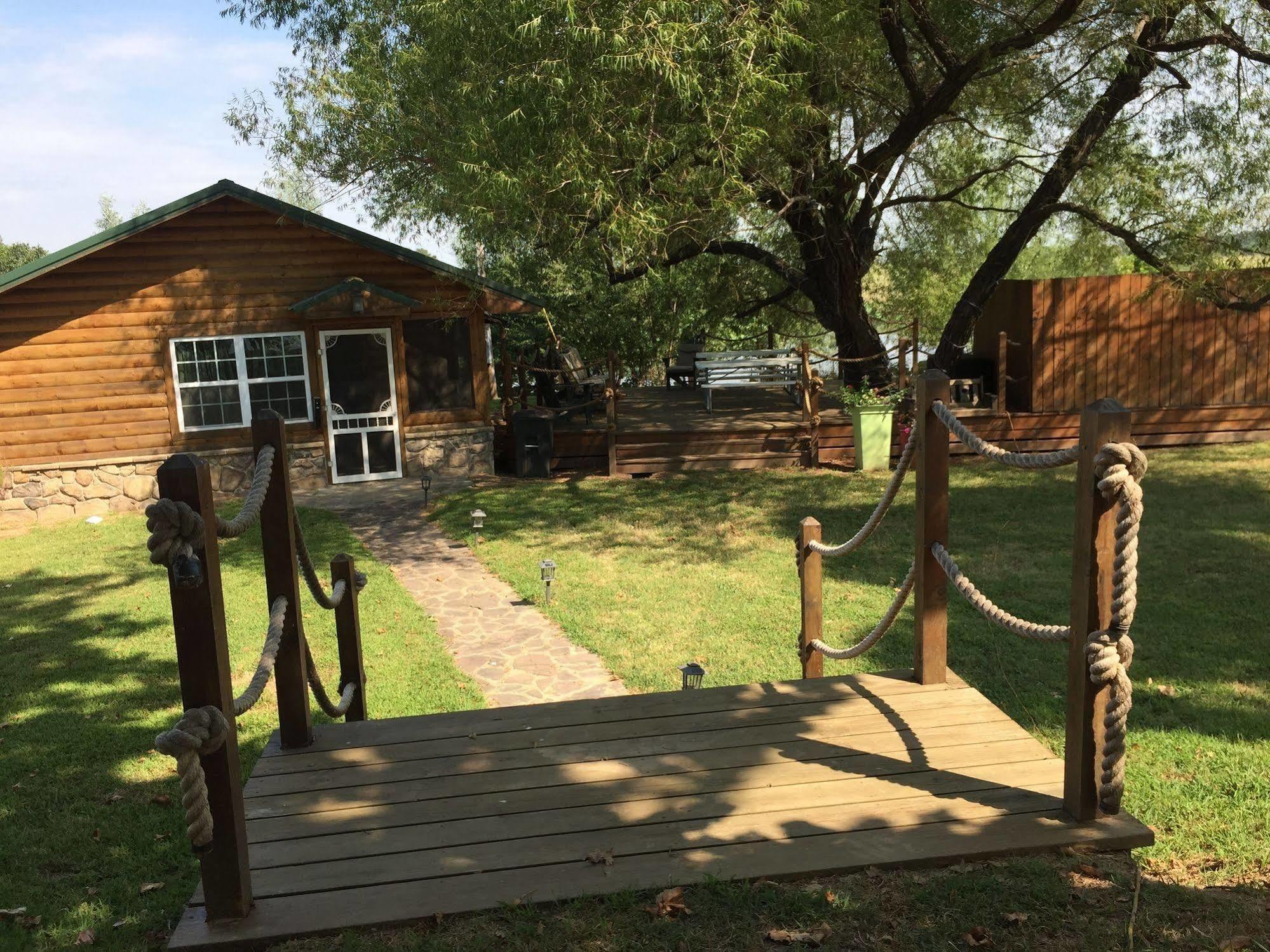 Whip Or Wheel Cabins Holdenville Bagian luar foto
